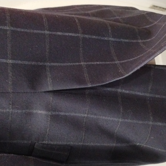 Boss gray and brown windowpane plaid wool sport coat on blue background. 38 R - Picture 9 of 14